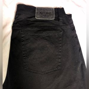 Moschino straight black jeans. Button fly. Size 40. Made in Italy.